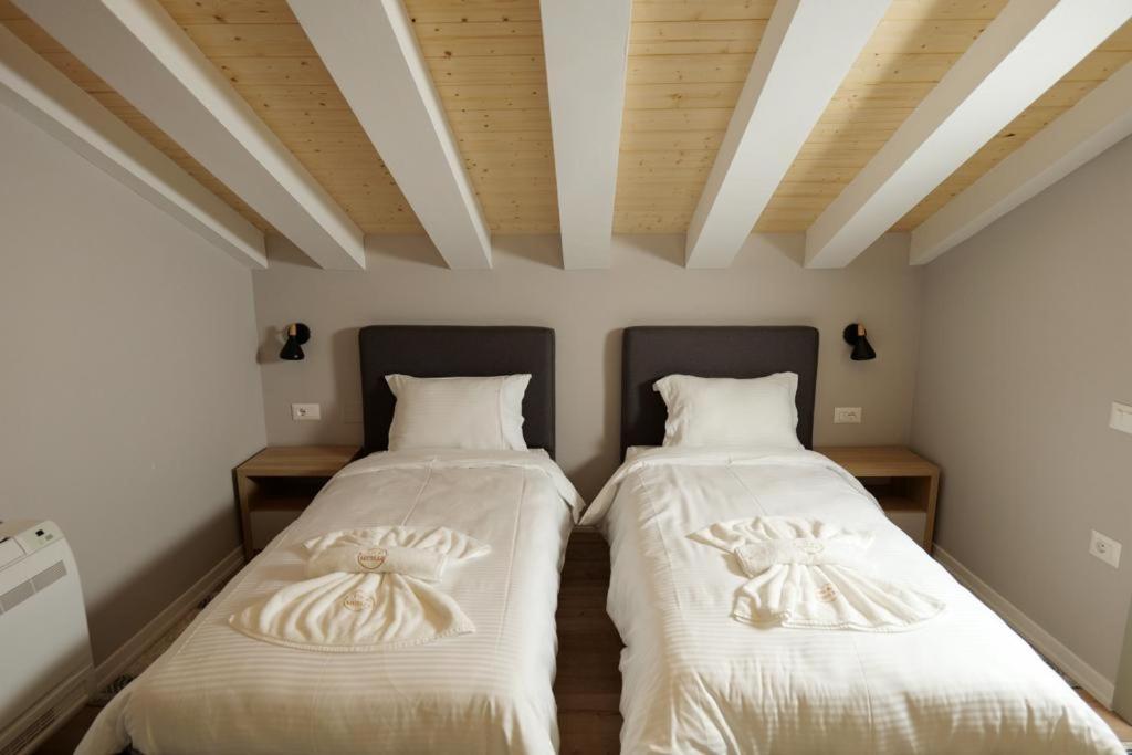 Vila Muslli Korce Bagian luar foto
